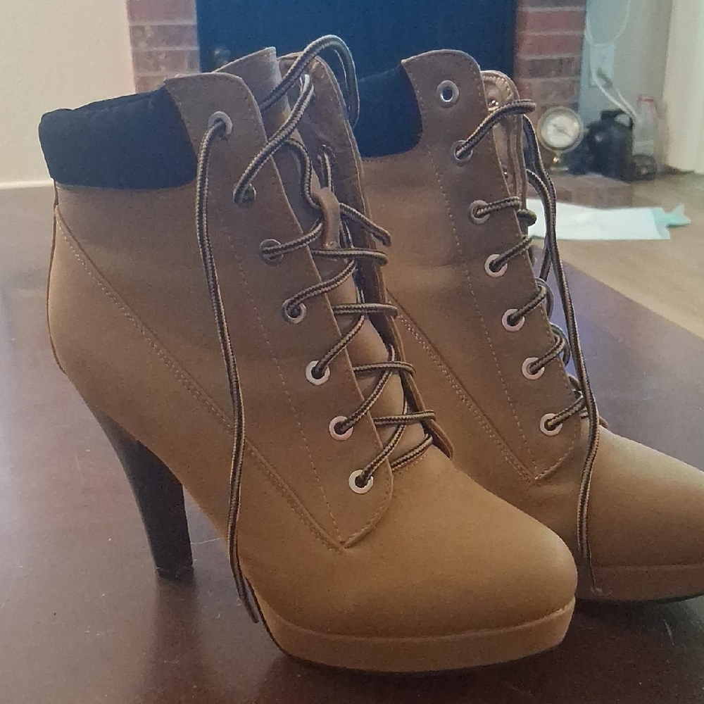 TOP Moda Tan and Black Heeled Boots with Lace-Up Design